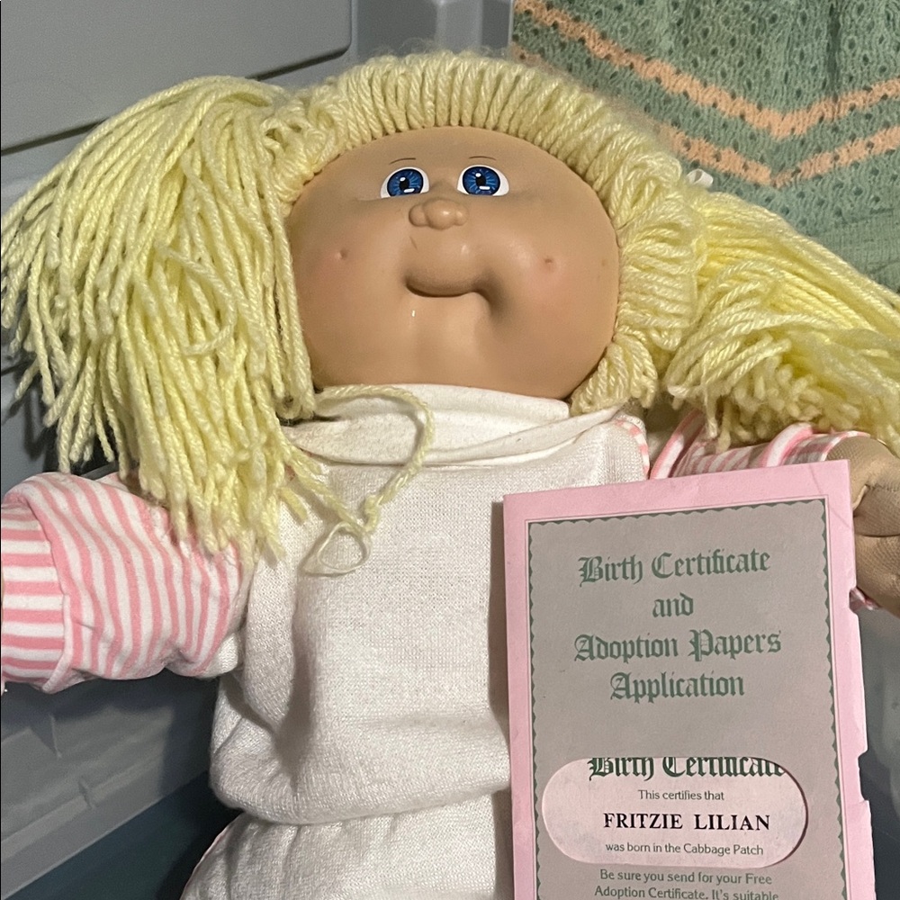 2 Cabbage Patch Kids Dolls with 5 extra sets of clothing - Picture 3 of 16